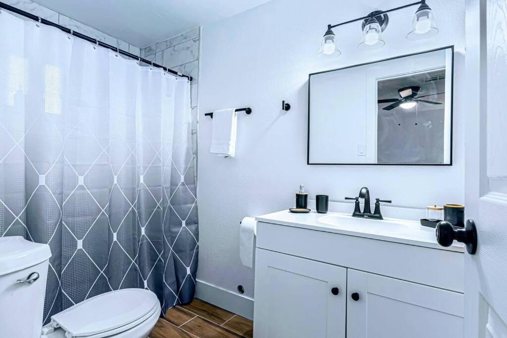 Phoenix Retreat - 1 Bedroom King Suite With 2 Smart Tvs - 10 Min From Airp - Unit B מראה חיצוני תמונה